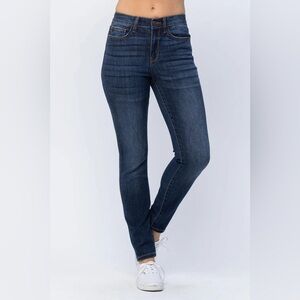 Judy Blue HIGH RISE RELAXED FIT DARK CLEAN JEANS 82325 size 3/26